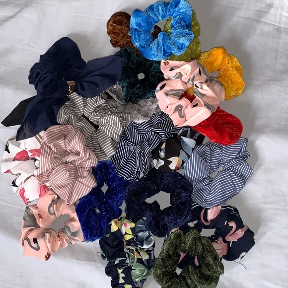 New double layered butterfly necklace - Picture 3 of 3